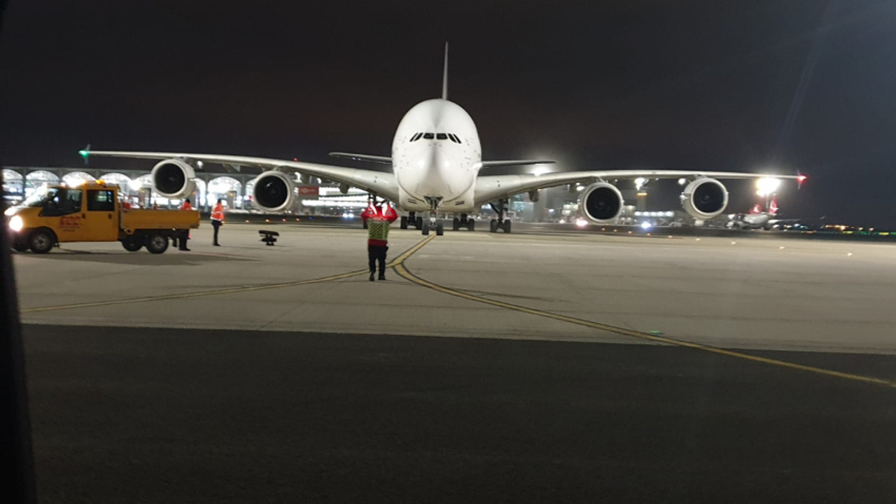 İstabul Havalimanı'nda bir ilk A380 tipi uçak acil iniş
