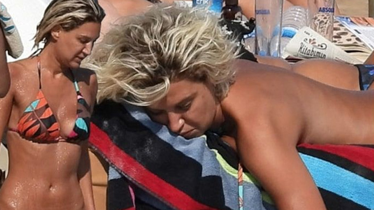 Hande katipoglu çıplak