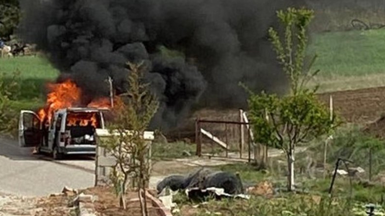 Denizlide filyasyon ekibini taşıyan araç alev alev yandı - F5Haber