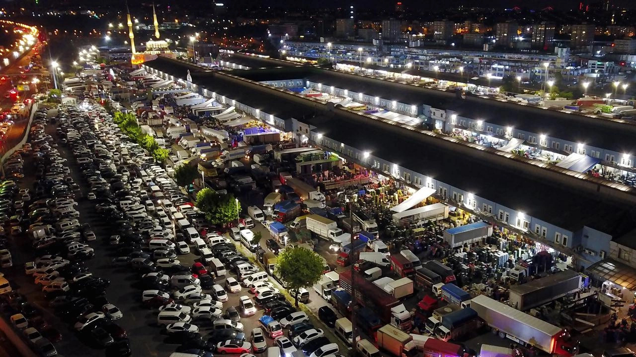 Bayrampaşa Hali�nde gece yoğunluğu! Pazarcılar akın etti F5Haber