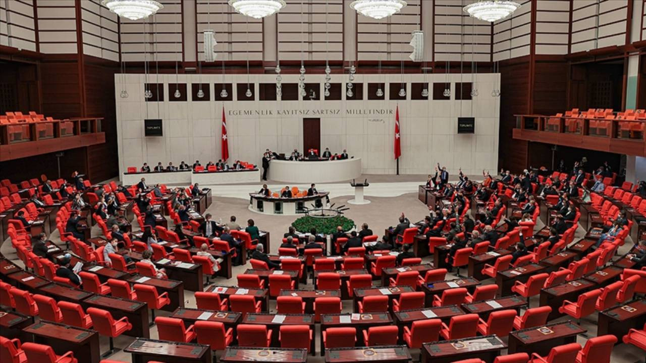 Torba yasa kabul edildi: Örgütlü suçlarda gözaltı süresi uzadı - Vimarsana News