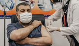 Sağlık Bakanı Koca canlı yayında aşı oldu