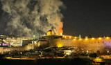 İsrailliler Mescid-i Aksa'da çıkan yangına böyle sevindi