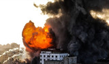 İsrail, Gazze'de sivillerin bulunduğu 14 katlı binayı vurdu