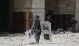 İsrail polisinden Mescid-i Aksa'da ses bombalı saldırı