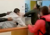 Hastane görevlilerine saldırı anı kameralarda