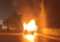 Çekmeköy’de seyir halindeki otomobil alev alev yandı
