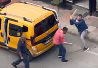 Samsun'da bıçak ve sopalı kavga kamerada: 1 ölü, 1 yaralı
