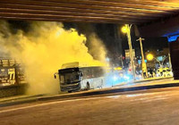 Seyir halindeki şehir içi yolcu otobüsü alev alev yandı