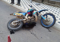 Minibüsün yaya geçidinde çarptığı motosikletlinin öldüğü kazanın görüntüleri ortaya çıktı