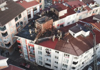 Esenyurt'ta çatıda başlayan yangın yan binalara da sıçradı