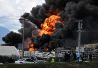 İzmir'de kimyasal malzemelerin bulunduğu depoda yangın çıktı