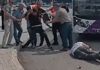 Yol verme tartışması! Belediye otobüsü şoförü tekme- tokat dövüldü