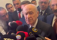 'Cumhurbaşkanı Erdoğan' sorusunu duyan Bahçeli, gazeteciye ateş püskürdü: Ya vazgeç ya mesleği bırak!