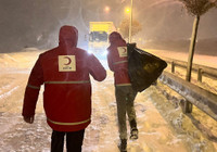 Erzurum'da Türk Kızılay’dan yolda kalanlara ikram