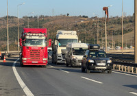 TEM'de kimyasal yüklü tanker ile cip çarpıştı; İstanbul istikametinde ulaşım aksadı