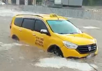 Mardin'de sağanak; cadde ve sokaklar suyla doldu