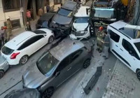 Başakşehir'de kayan vinç park halindeki 23 araca çarptı