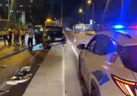Arnavutköy’de otomobil elektrik direğine çarptı