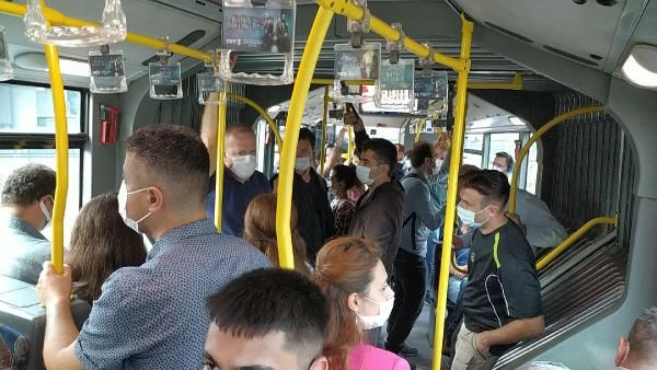 Metrobüste sosyal mesafesiz yolculuk - Resim : 1