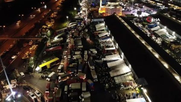 Bayrampaşa Sebze Halinde kilometrelik kuyruk havadan görüntülendi! - Resim : 1