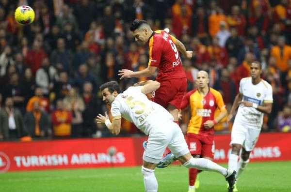 Galatasaray Ankaragücü ile 2-2 berabere kaldı - Resim : 1