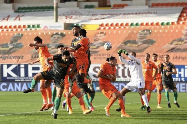 Alanyaspor evinde Başakşehir'i 3-0 mağlup etti! - Resim : 1