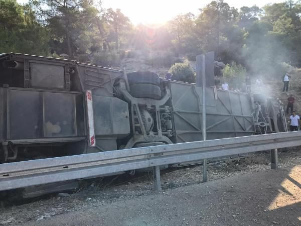 Mersin'de askerleri taşıyan otobüs devrildi: 4 şehit, 10 yaralı - Resim : 3