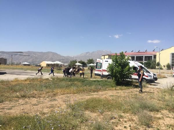 Hakkari'de öğretmenleri taşıyan araç uçuruma devrildi: 6 ölü! - Resim : 2
