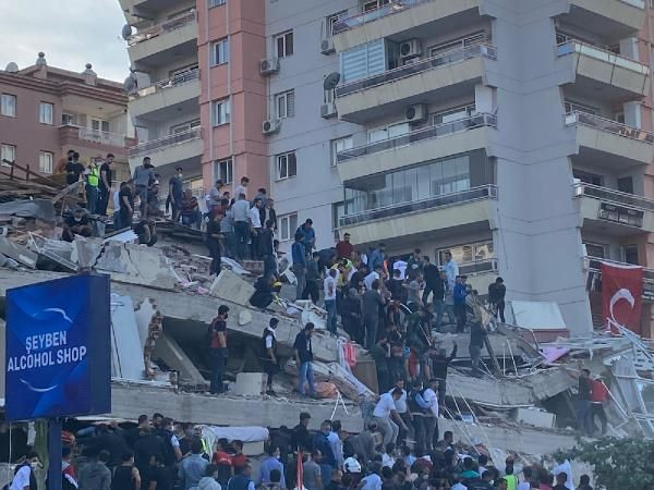 İzmir'de 6.6 büyüklüğünde deprem! Can kaybı 17'ye yükseldi! - Resim : 1