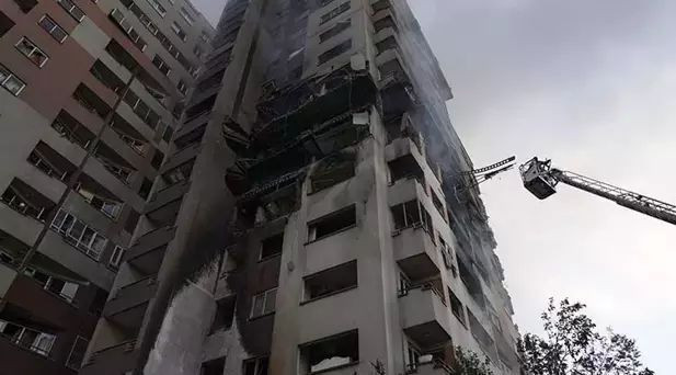 İsrail’in saldırıları İran’ı sarsıyor: 6 nükleer bilim insanı ve 20 komutan öldü - Resim : 1