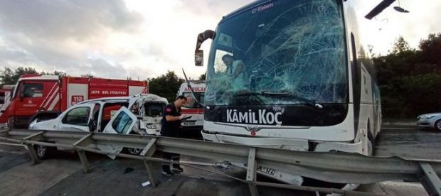 Eyüpsultan'da yağışın ardından zincirleme kaza: 5 yaralı - Resim : 1