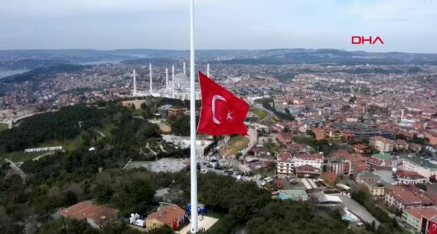 Çamlıca Tepesi'ne dev Türk Bayrağı göndere çekildi! - Resim : 3