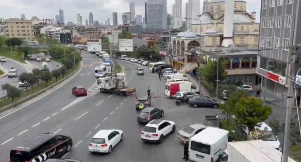 İstanbul'da 1 Mayıs: 384 kişi gözaltına alındı! - Resim : 10