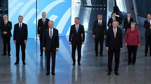 Kritik NATO Zirvesi'ne damga vuran anlar! Cumhurbaşkanı Erdoğan'dan peş peşe kritik görüşmeler - Resim : 5