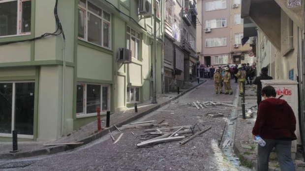 İstanbul'da 5 katlı binada doğalgaz patlaması - Resim : 1
