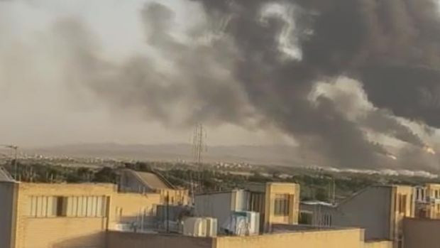 Tahran'da petrol rafinerinde büyük yangın! - Resim : 2