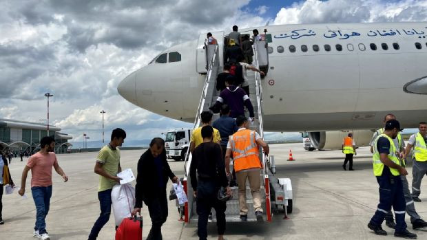 Ağrı'da sınır dışı edilen 499 Afgan göçmen uçakla ülkelerine gönderildi - Resim : 1