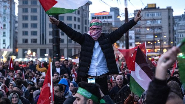 Binlerce vatandaş şehitler ve Filistin için bir araya geliyor - Resim : 1