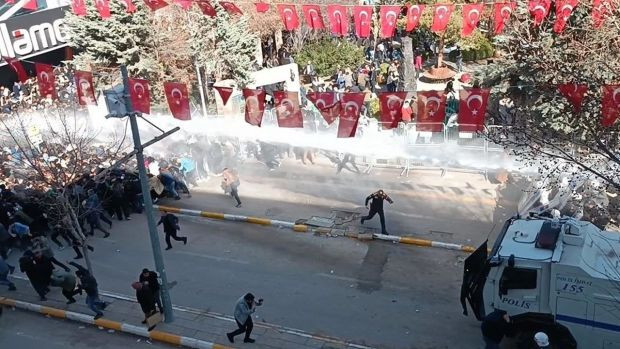 Van'da hava gergin!  Protesto eylemleri bugün de devam ediyor - Resim : 2