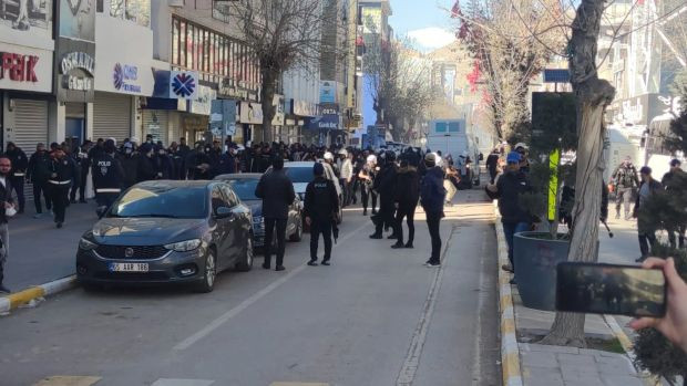 Van'da hava gergin!  Protesto eylemleri bugün de devam ediyor - Resim : 4