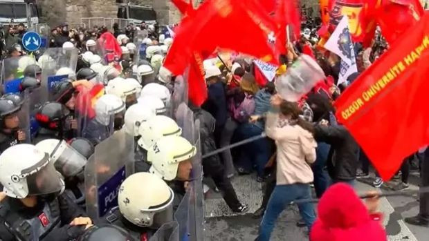 İstanbul'da 1 Mayıs gösterileri: Çıkan olaylarda 226 kişi gözaltına alındı - Resim : 4