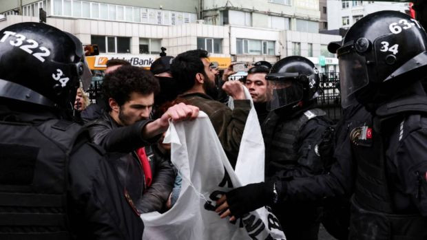 İstanbul'da 1 Mayıs: 384 kişi gözaltına alındı! - Resim : 9