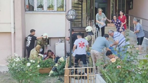 Beylikdüzü'nde kimyasal panik: Bina tahliye edildi, beş kişi hastaneye kaldırıldı - Resim : 1