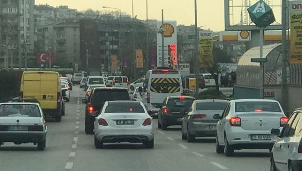 Bursa'da koronavirüse rağmen trafik kilitlendi! - Resim : 1