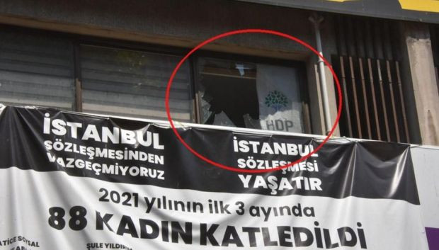 İzmir'de HDP il binasına saldırı: 1 ölü - Resim : 1