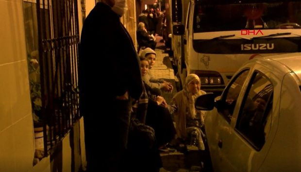 Sahur vakti İstanbul Esenler'de korkutan göçük - Resim : 2