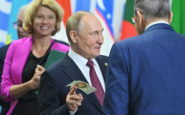 Putin tüm dünyaya eliyle gösterdi: BRICS Zirvesi'ne o banknot damga vurdu! - Resim : 1