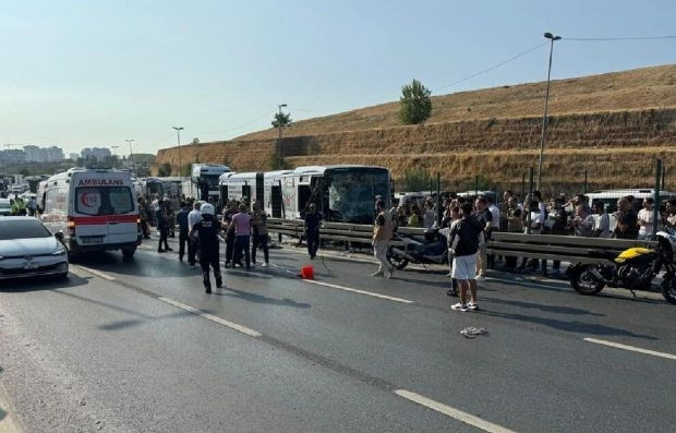 Küçükçekmece'de metrobüs kazası: 1 ölü, 2'si ağır 53 yaralı - Resim : 2