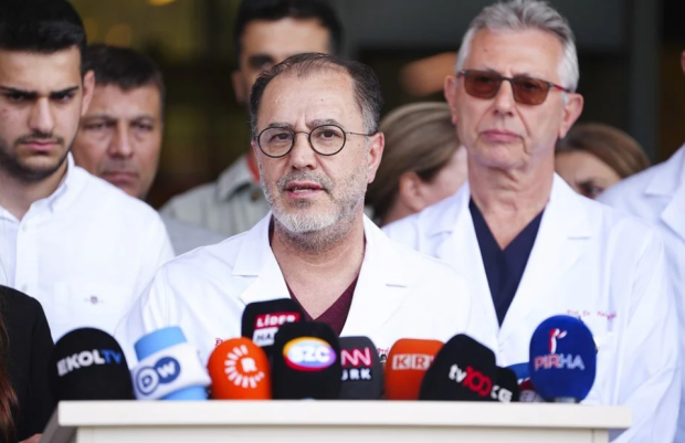 Sırrı Süreyya Önder'in sağlık durumu hakkında yeni açıklama: "10 ila 40 gün arasında uyutulabilir" - Resim : 2